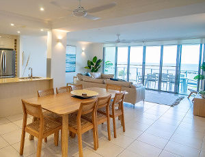 3 Bedroom Vue Trinity Beach Luxury Apartment