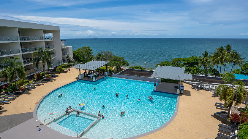 Vue Trinity Beach Cairns Holiday Apartments Infinity Pool - Pool, BBQ Area